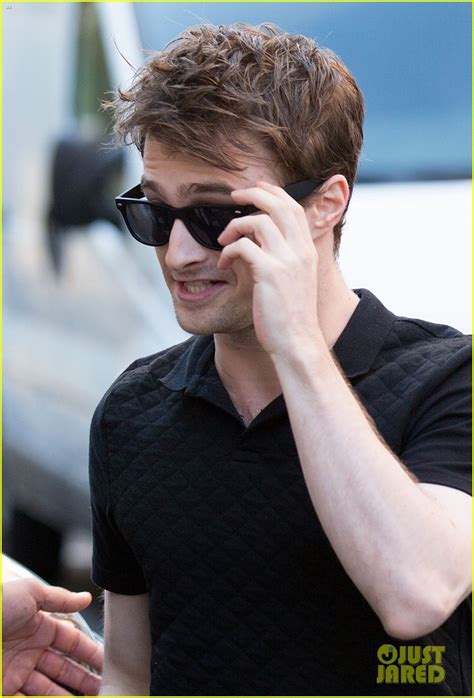 Daniel Radcliffe Suits Up for Paris Premiere of New Movie 'Horns ...