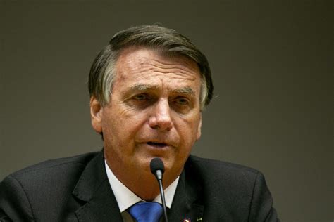 Em Nova Cr Tica Bolsonaro Chama Passaporte Da Vacina De Coleira