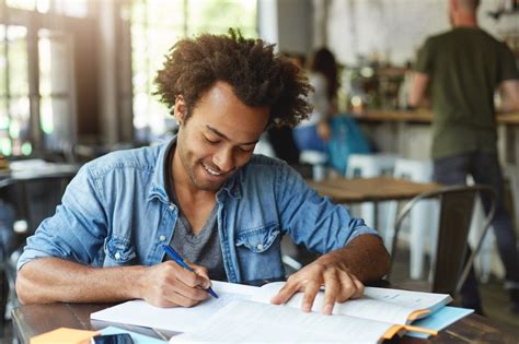 UFMG abre concurso para professor de Química Folha Dirigida