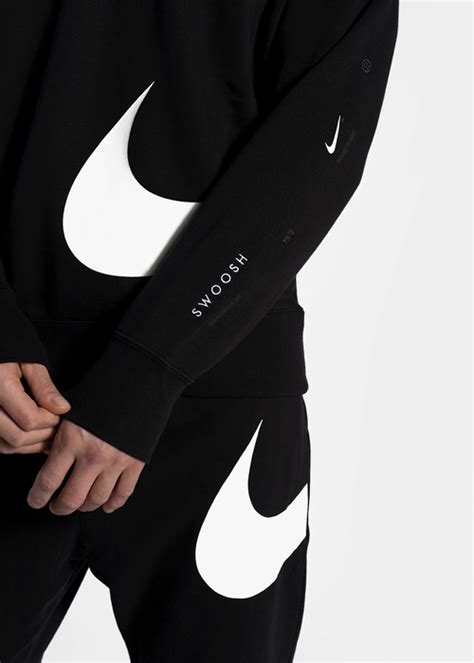 Bluza męska NIKE Trademark Swoosh Sneaker Peeker Największe Rabaty