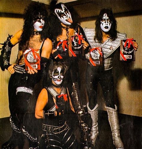 Pin By Lee Thomson On Kiss 1977 And 1978 Hot Band Hair Metal Bands Kiss Pictures