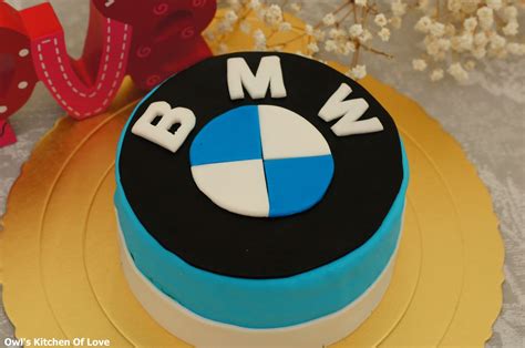 ஜ۩۞۩ஜ Vanessa の 温馨厨房 ஜ۩۞۩ஜ : BMW Logo Fondant Cake