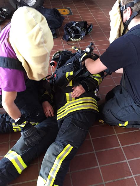 Zweiter Lehrgang Atemschutz Notfalltraining Feuerwehr Stadt Brunsb Ttel