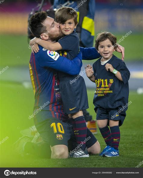 Lionel Messi Barcelona Kisses His Son Thiago Celebrate His