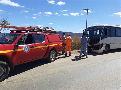 Acidente Entre Caminhonete E Micro Nibus Deixa Um Ferido Na Lmg