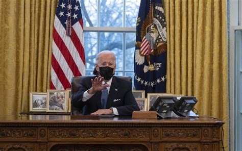 Biden Oval Office / Oval Office Gets A Slight Makeover Under President ...