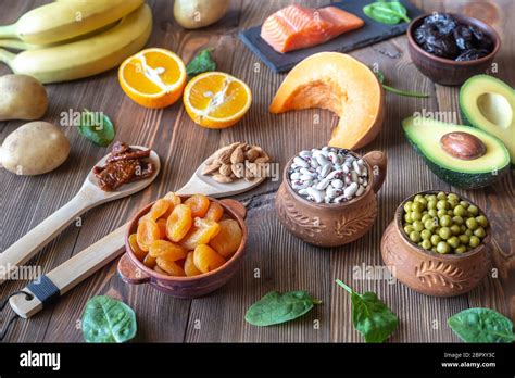 Los Alimentos Saludables Que Son Altos En Potasio Fotografía De Stock Alamy