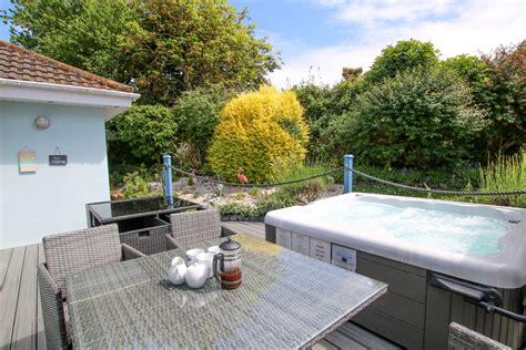 Blue Pearl | Croyde Holiday Cottages | Hot Tub