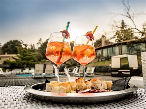 Aperitivo A Bordo Piscina Borgo San Faustino