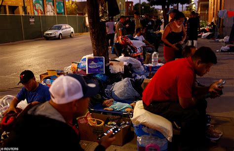 El Paso S Border Crisis Deepens As 1 000 Migrants Are Left To Sleep On The Streets Daily Mail