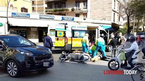 Livorno Scontro Tra Scooter E Furgone In Viale Mameli Un Ferito