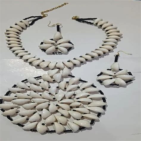 Custom Made Natural Sea Shell Necklaces And Chokers Available With