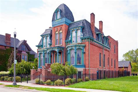 Brush Park condo in historic mansion seeks $420K - Curbed Detroit