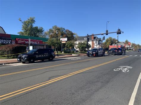 2 Employees Shot In Robbery At Convenience Store In Hartford