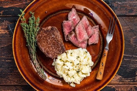 Carne de Res con Puré de papa Buenos Sabores