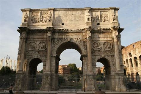 L Arco Fu Dedicato Dal Senato Per Commemorare La Vittoria Di Costantino