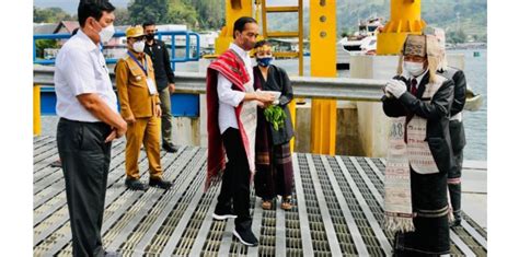 Jokowi Resmikan Pelabuhan Di Sekitar Danau Toba