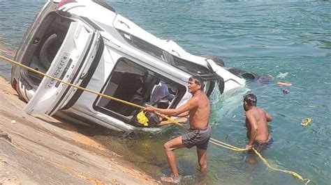 Ropar Car Fell In Bhakra Canal After Collision With Bus Five Died Amar Ujala Hindi News Live