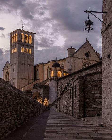 Christian Macias Sanoo Instagramissa Assisi Basilica Di San