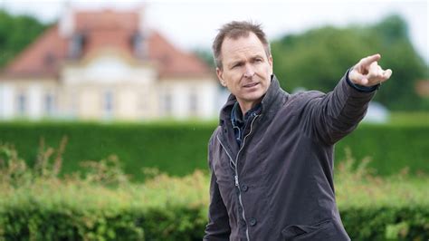 Phil Keoghan On The Amazing Race Season And His Best Advice To Racers