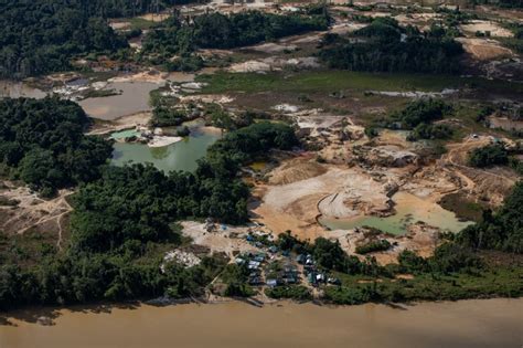 Yanomami Sotto Attacco Come I Garimpeiros Stanno Devastando La Pi