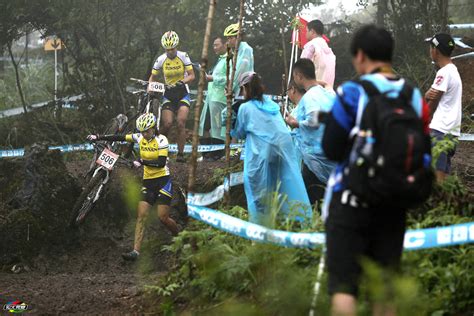 一遇风雨便化龙——2016中国山地自行车公开赛贵州龙里站第二天 轮火竞赛