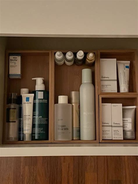 Pin von 𝓥 auf that girl Badezimmer schrank organisation Ideen fürs