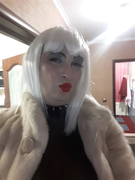 Mistress Yvonne Posing Nude Pics XHamster