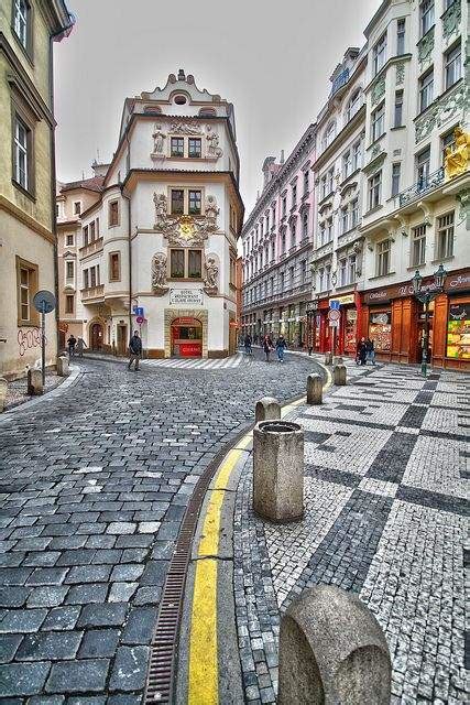 Solve Passeando Pelas Ruas De Praga Rep Blica Tcheca Jigsaw Puzzle