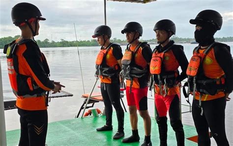 Abk Km Raja Cumi Jatuh Di Laut Jawa Tim Sar Gabungan Lakukan Pencarian