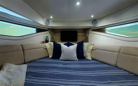 2021 Sea Ray Sundancer 320 Coupe - Photo Gallery - The Boat Guide