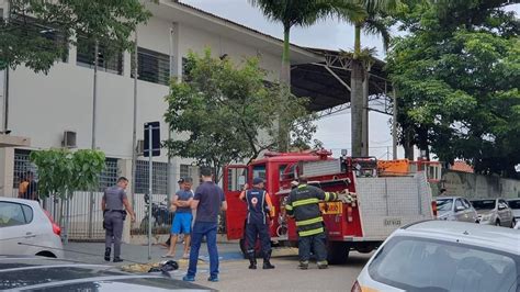 Jovem Detido Ao Tentar Invadir Escola Machados E Coquetel Molotov