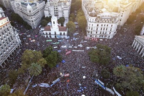 Centenas De Milhares De Argentinos V O S Ruas Em Defesa Das