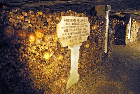 Catacombs of Paris - French Moments