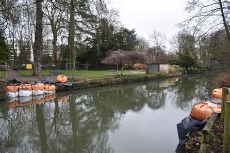 Pourquoi l installation de la passerelle des bords de l Eure à Chartres