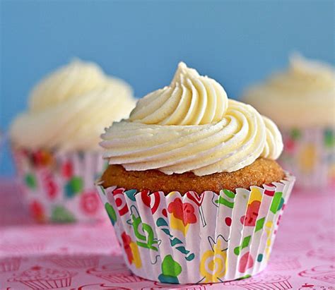 Lemon Drop Vanilla Cupcakes With Lemon Curd Buttercream