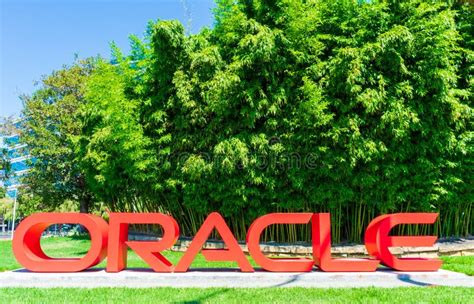 Logotipo De Oracle En La Sede De La Compañía En El Valle Del Silicio