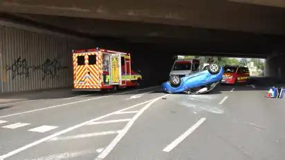 Unfall in Delmenhorst 45 jährige Autofahrerin missachtet Vorfahrt