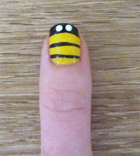 A little bit of everything....: Bumble Bee Nail Art Tutorial