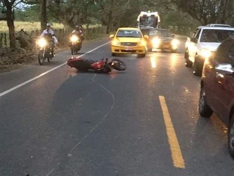 Murió el motociclista que chocó contra el bus en el que iba la