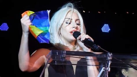 Vidéo Après Des Mois Dabsense Lady Gaga Fait Son Retour Pour Le