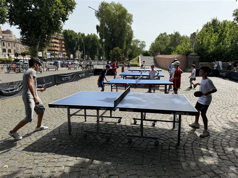 Evento Di Ping Pong Amatoriale A Ponte Milvio Roma Tennistavolo