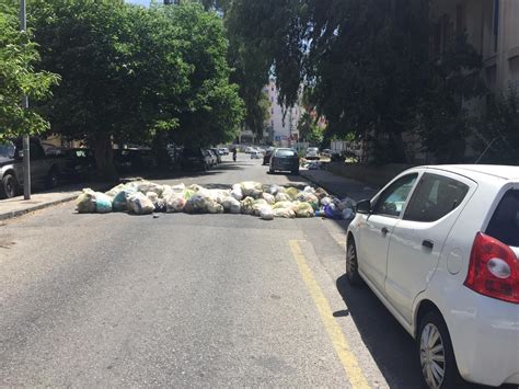 Reggio Calabria Rifiuti In Strada Bloccata Via San Giuseppe Il Reggino