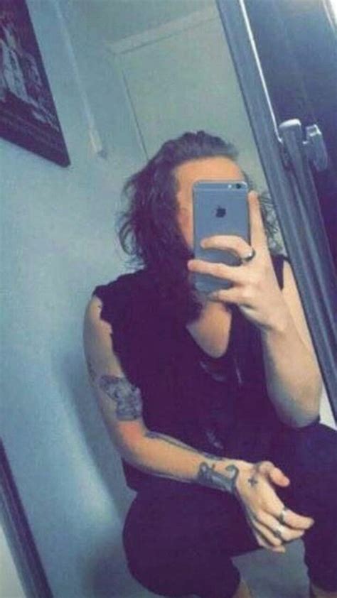 Harry Styles Mirror Selfie Harry Styles Selfie Harry Styles Long Hair Harry Styles Pictures