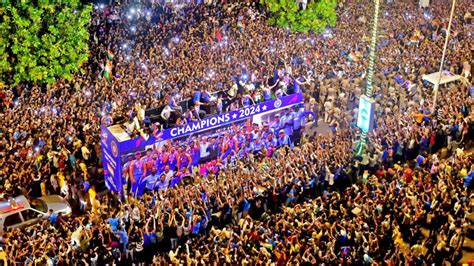 World Champions Were Given A Rousing Welcome In Mumbai Huge Crowd