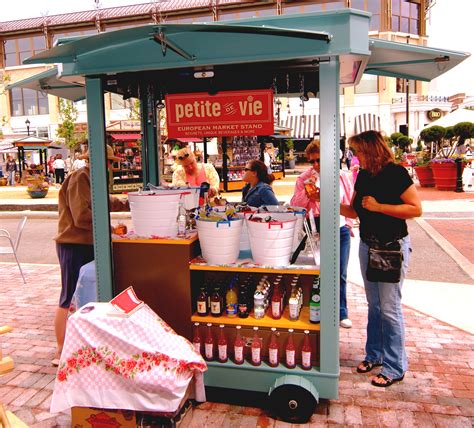 Outdoor vending cart for food or retail vending | Merchandising