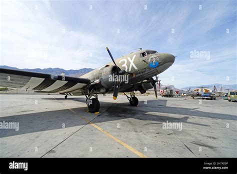 Avión Skytrain Del Ejército Douglas C 47 Fotografía De Stock Alamy