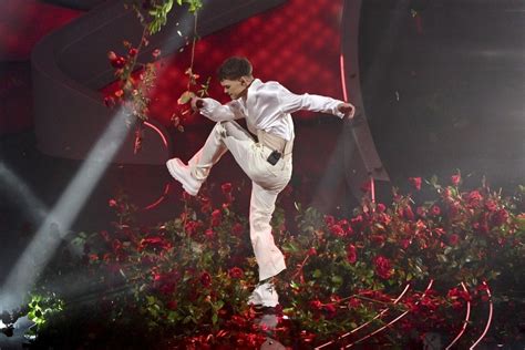 Il Video Di Blanco Che Spacca Tutto Sul Palco Di Sanremo