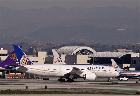 United Boeing 787 8 Dreamliner At London On Oct 10th 2014 Lightning