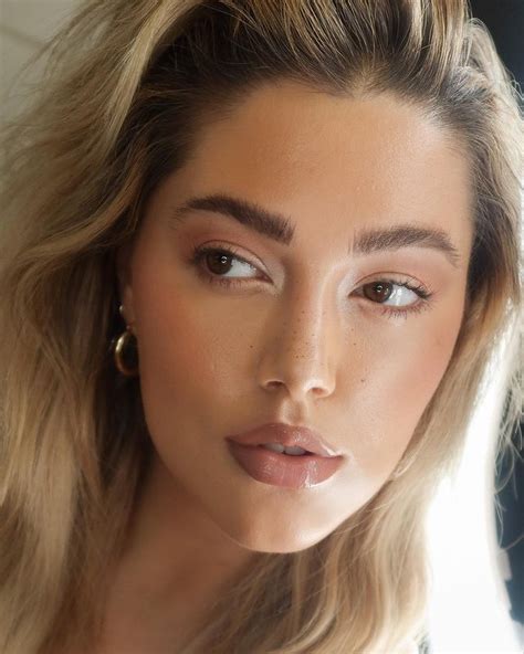 Jourdan Sloane Instagram A Very Glowy Nude Makeup Look To Get You